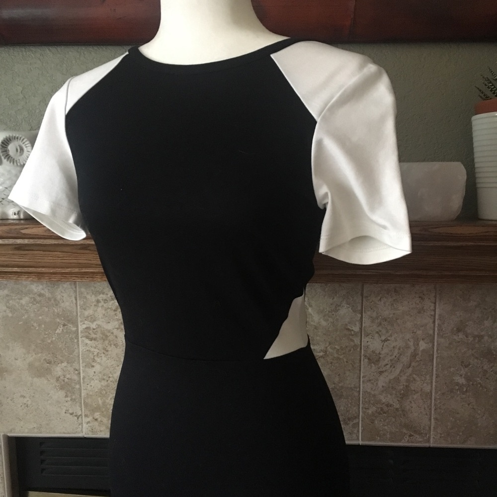 Beautiful black and White drees Lulus. - Picture 3 of 8